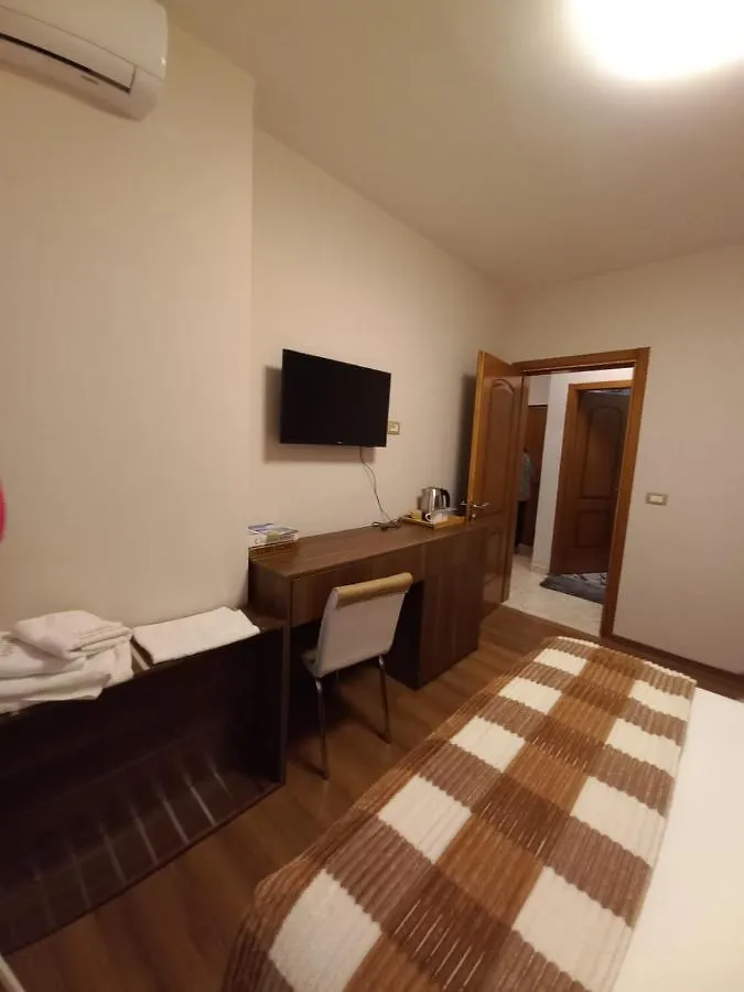 Penthouse Rooms & Aparts Tirana