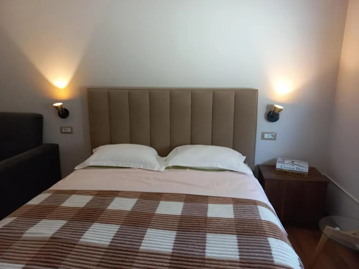 Penthouse Rooms & Aparts Tirana Vendégház